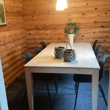 5 Person In Hovborg-by Traum