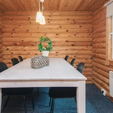 5 Person In Hovborg-by Traum *